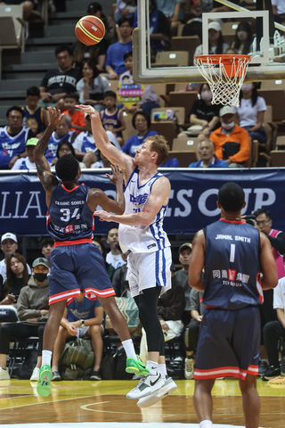 高柏鎧「雙10」領軍  瓊斯盃台灣藍扳倒衛冕軍美國