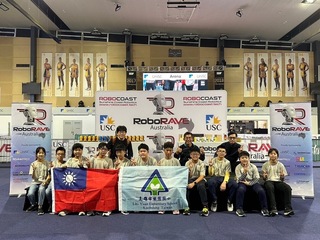 世界機器人賽林園國小首役 臨危逆轉推倒各國奪冠