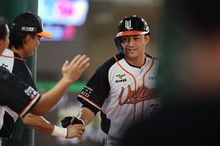 潘傑楷代打敲超前比數三壘打 助獅擊敗雄鷹