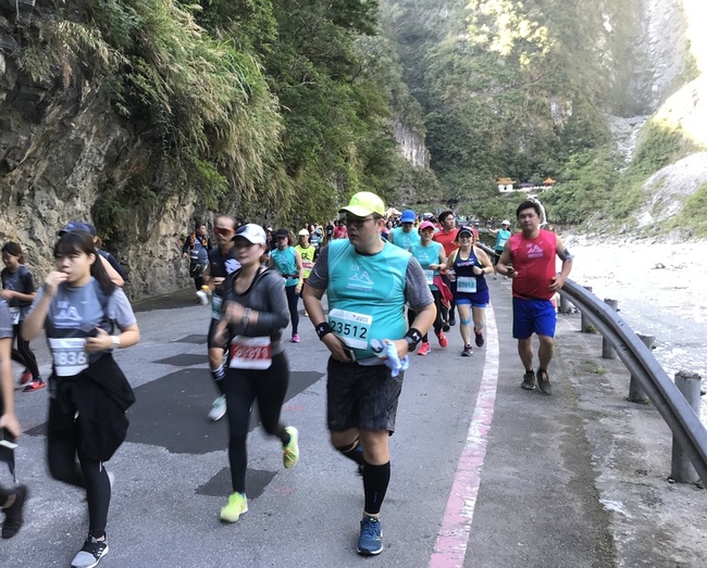 太魯閣馬拉松停辦 待中橫公路安全後復辦 | 華視新聞