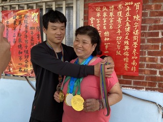 健力國手陳宇祺破亞洲青年紀錄 感謝阿嬤栽培