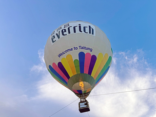 俯瞰家鄉美景 台東家扶弱勢童獲邀搭熱氣球