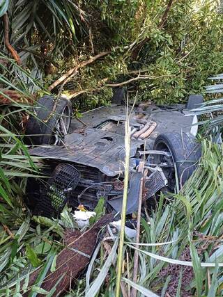 自小客新北平溪衝落邊坡  駕駛車牌都不見警追查