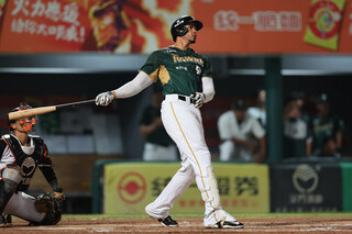 全壘打大賽魔鷹受矚目 蔡其昌參戰趣味接力賽