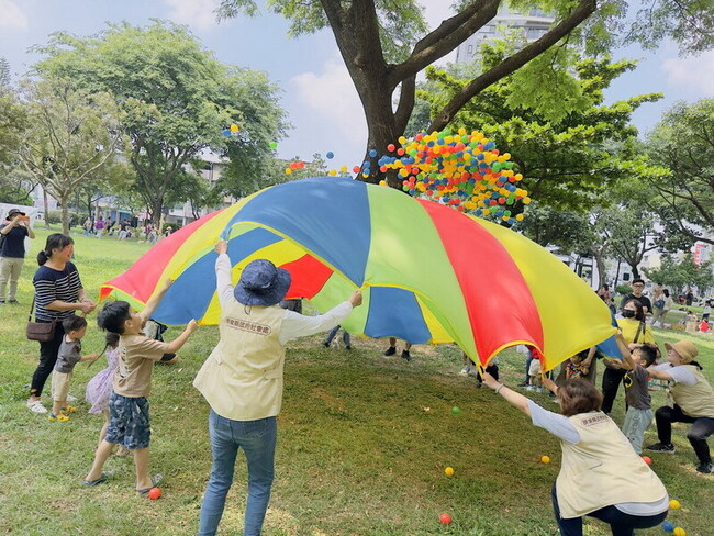 屏東打造遊戲城市  環保媒材新體驗孩子盡情放電 | 華視新聞