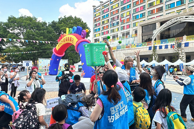 矽品志工陪家扶兒暢玩樂園  盼留暑假美好記憶 | 華視新聞