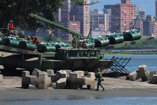 防共軍侵犯中樞  漢光演習工兵設置河道阻絕設施