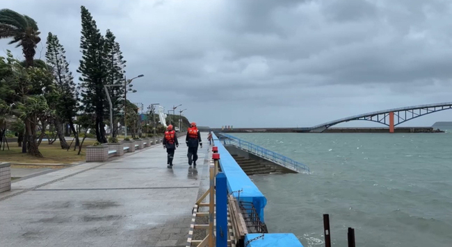 颱風禁制令發佈 澎湖海巡持續勸離作為 | 華視新聞