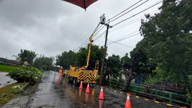 颱風凱米侵襲 彰化1300餘戶停電待搶修 | 華視新聞