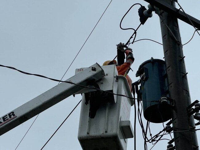 台東曾逾萬戶停電現僅剩零星 台電拚今日全修復 | 華視新聞