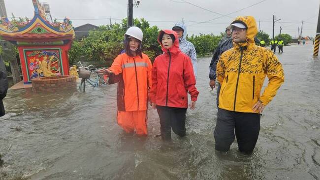 視察屏東積淹水 周春米：爭取逾27億元水利建設 | 華視新聞