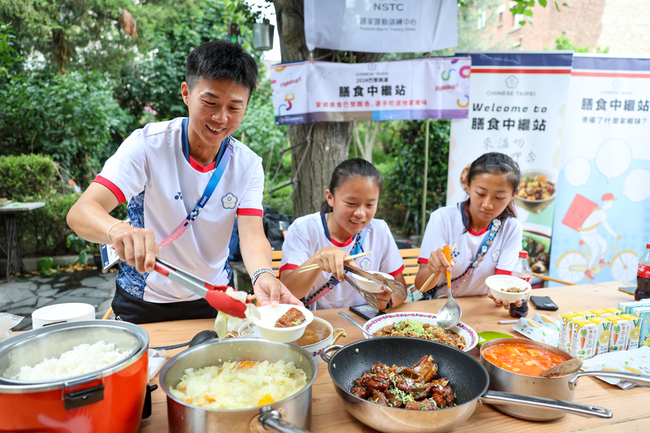 奧運台灣膳食公寓「小籠包」上菜  雷千瑩直呼感動 | 華視新聞