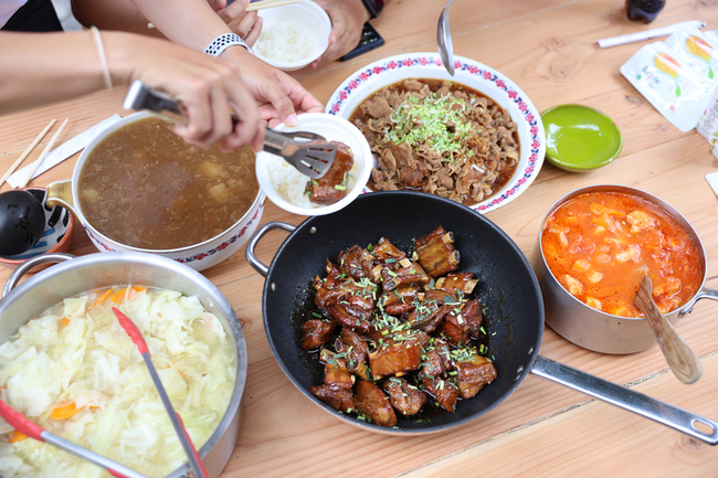 奧運台灣膳食公寓廚師坐鎮飄香  丼飯排骨酥湯受歡迎 | 華視新聞