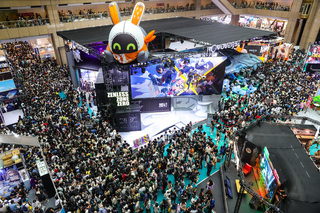 颱風催漫博人氣  破萬漫迷傘陣搶入場