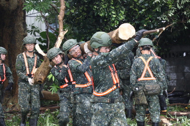 凱米颱風災情  陸軍協助南投花蓮環境復原 | 華視新聞