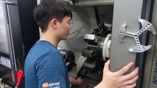 洪翎珊、洪翊恩姊弟 54屆全國技能競賽雙奪金牌