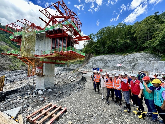 南橫明霸克露橋遭沖毀 李孟諺：採3階段搶通 | 華視新聞