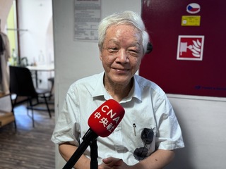 向陽捷克朗讀詩作 展現台灣高山生態與殖民歷史