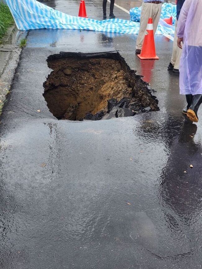 後龍建案旁出現「天坑」  苗縣府要求立即停工 | 華視新聞