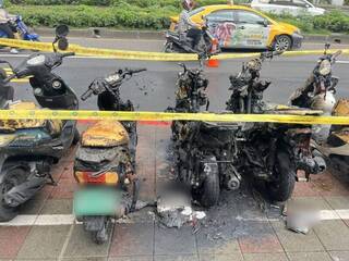 北市人行道火警8機車焚毀  疑鋰電池釀禍
