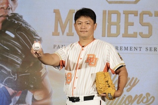 職棒統一「沉默王牌」潘威倫引退 一卡通套組紀念