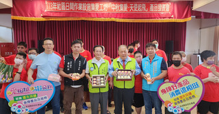 澎湖慢飛天使推月餅產品 陳光復力挺認購400盒