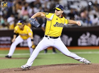 克迪對前隊友張育成投3保送  直誇是很好打者