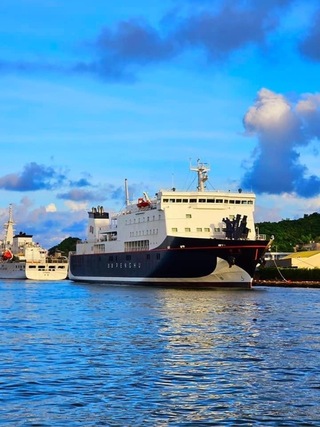 澎湖輪高雄出港擦撞岸際 輕微刮痕3小時後復航