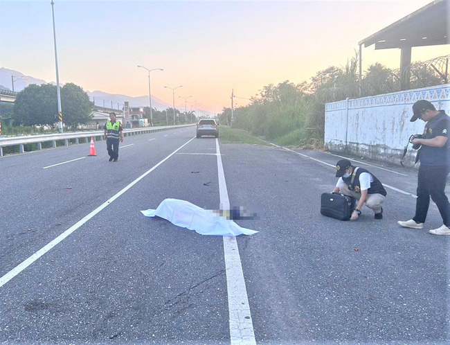 花蓮瑞穗鄉清晨男子倒臥省道 疑遭曳引車輾過 | 華視新聞