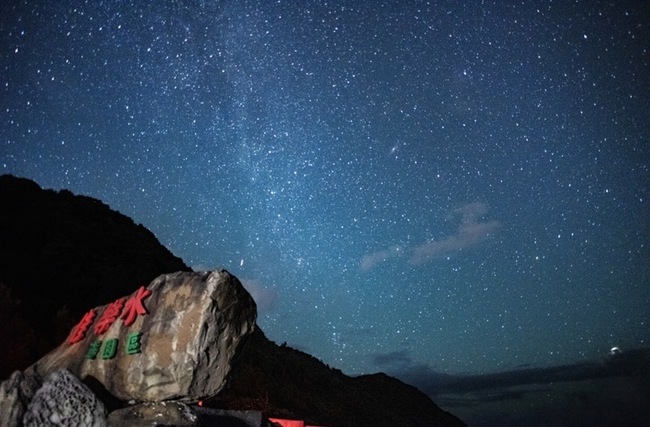 滿天星斗 屏東佳樂水邀七夕看英仙座流星雨 | 華視新聞