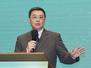 金融業上半年臨櫃攔阻38億  卓榮泰：打詐有3目標