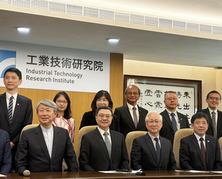 卓榮泰視察工研院 盼打造台灣產業永續競爭力