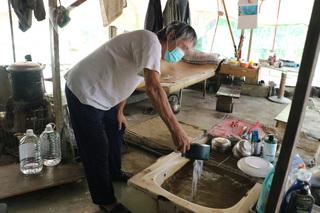 男子新店山區沒水電獨居15年  社會局送上太陽能