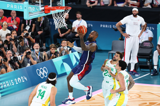 美國多點開花輕取巴西 奧運男籃闖進4強