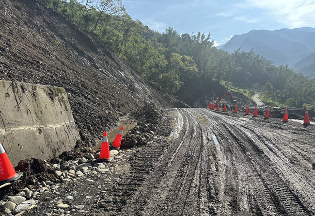 高雄台29線4k+500路段路基流失 提前有條件搶通 | 華視新聞