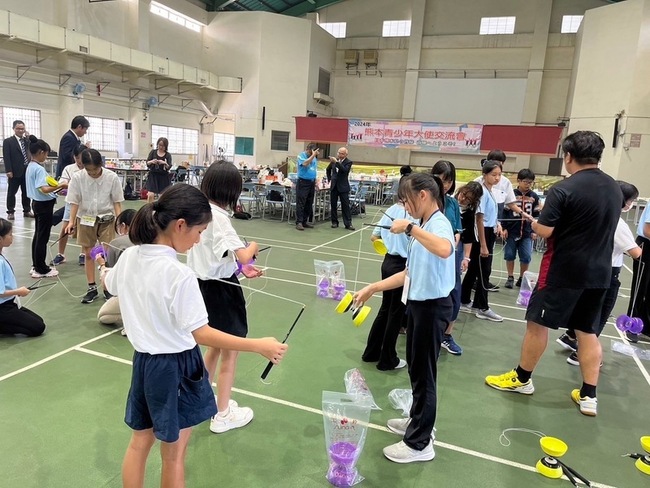 日本熊本縣青少年團訪問高雄 體驗扯鈴做鳳梨酥 | 華視新聞