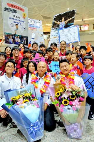 奧運代表隊返台  唐嘉鴻盼下次把獎牌再擦亮一點