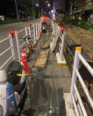 議員指人行臨時通道物品阻通行 竹市：已要求移除