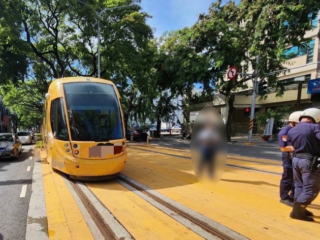 高市輕軌遭汽車擦撞 捷運警統計113年事故已21起 | 華視新聞