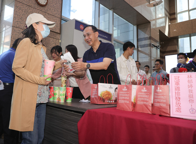 發雞排賀林郁婷奧運奪金  朱立倫盼明年成立體育部 | 華視新聞