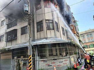 竹市湳雅街民宅起火 已撲滅幸無人受傷