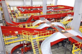 參訪全自動轉運中心  張善政：為物流業注入競爭力