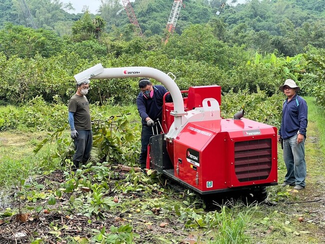 高市辦機械化觀摩會 大型碎枝機助農民災後迅速清園 | 華視新聞