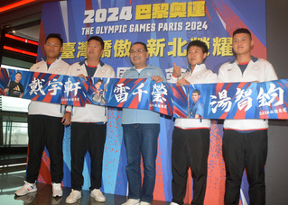 新北奧運選手簽名會湧上千人 湯智鈞趁空檔變身粉絲