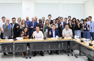 美加領袖團嘉縣參訪亞創中心 促進無人機產業交流