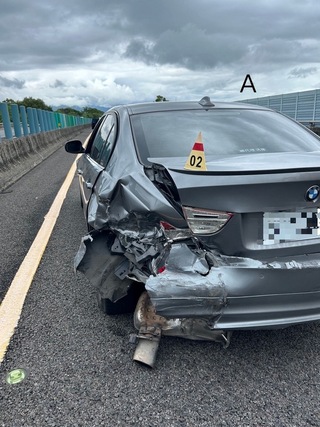 國3南投段5車事故3人送醫 疑未注意車前狀況釀禍