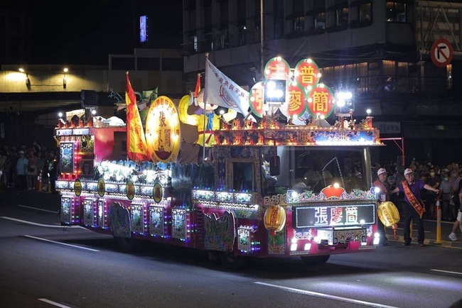 鷄籠中元祭放水燈遊行  各宗親會花車遶行市區吸睛 | 華視新聞