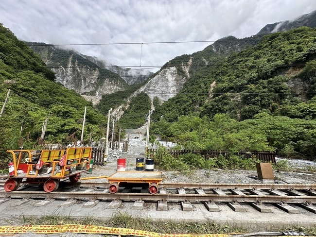 台鐵和仁崇德間西正線改建強度高新橋 113年底完工 | 華視新聞