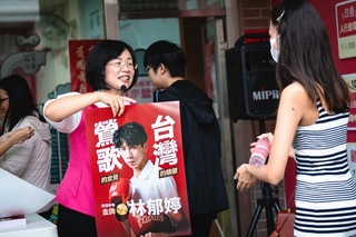 林郁婷家鄉鶯歌遊行  蘇巧慧發海報被索取一空