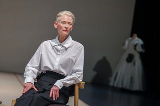 劇場變伸展台  蒂妲史雲頓當載體賦予戲服生命